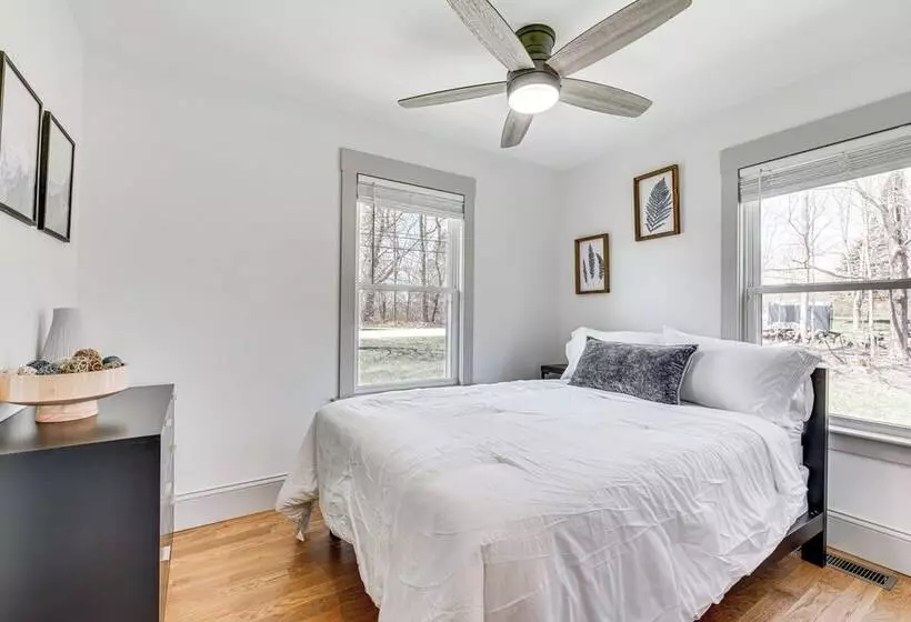 Beautiful Eliot Retreat W/ Fire Pit & Game Room!