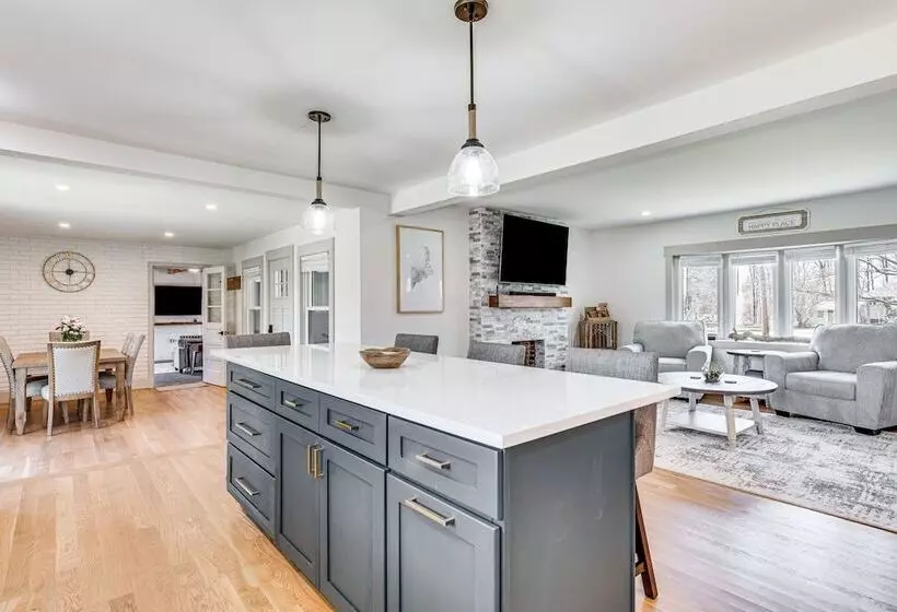 Beautiful Eliot Retreat W/ Fire Pit & Game Room!