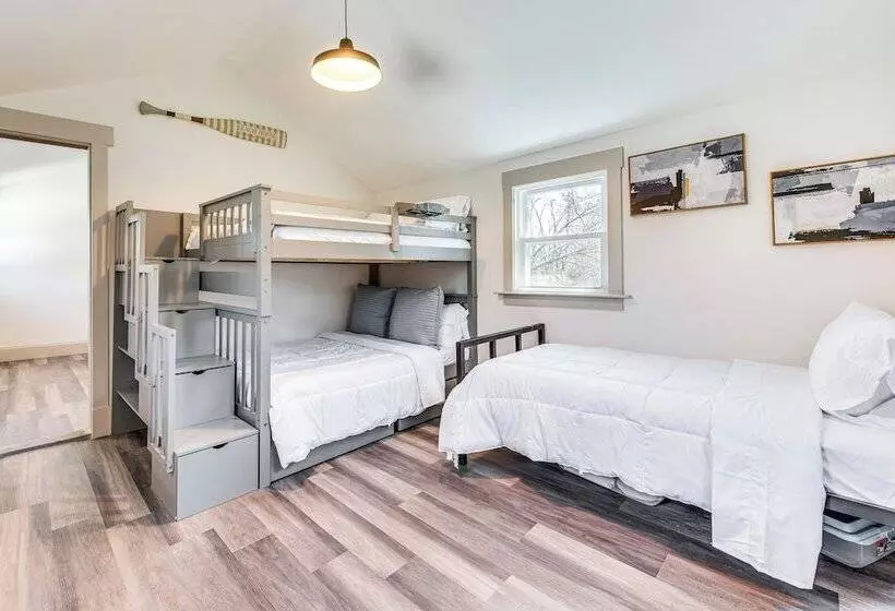 Beautiful Eliot Retreat W/ Fire Pit & Game Room!
