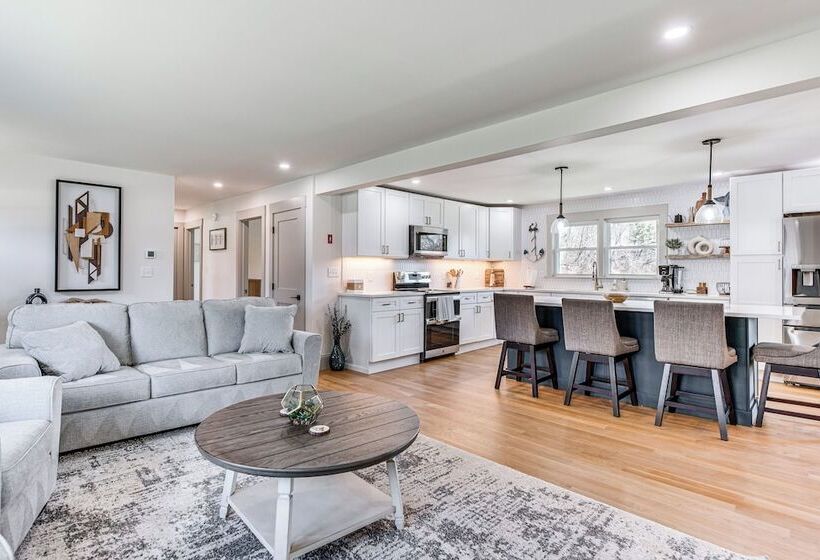 Beautiful Eliot Retreat W/ Fire Pit & Game Room!