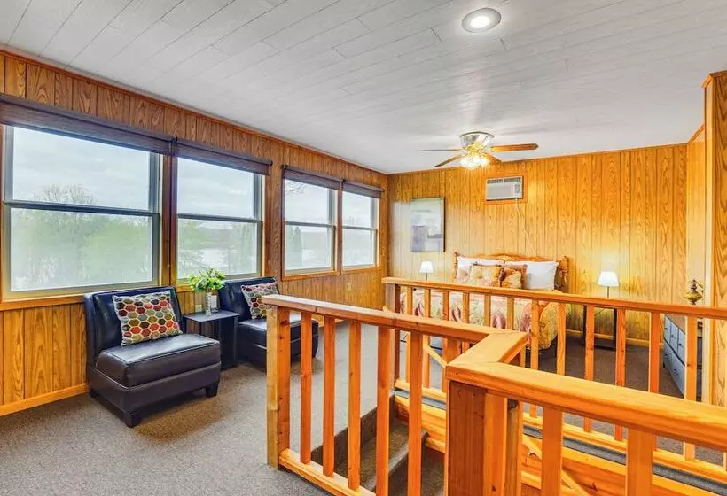 Cozy Wisconsin Cabin: Walk To Beach & Boat Ramp!