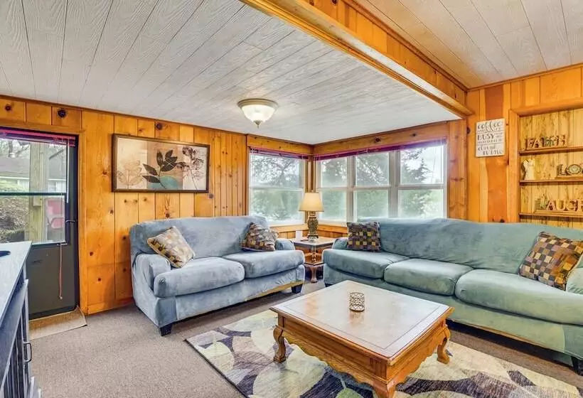 Cozy Wisconsin Cabin: Walk To Beach & Boat Ramp!