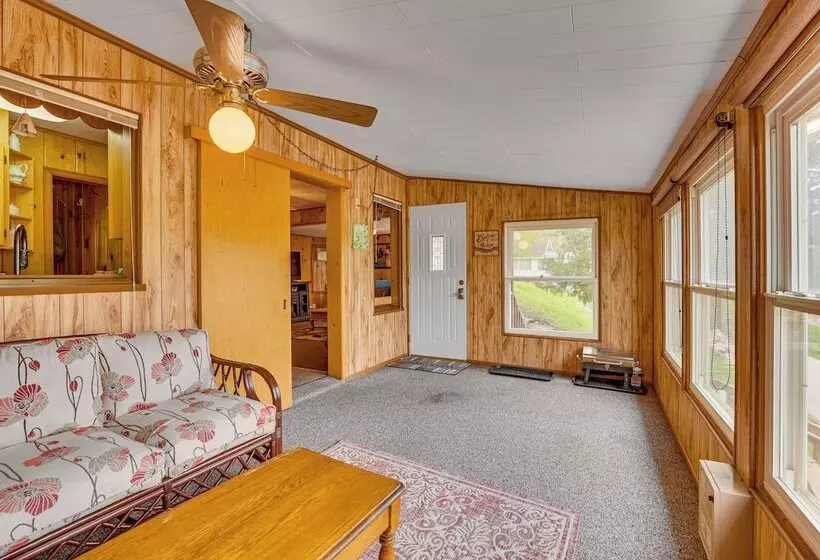 Cozy Wisconsin Cabin: Walk To Beach & Boat Ramp!