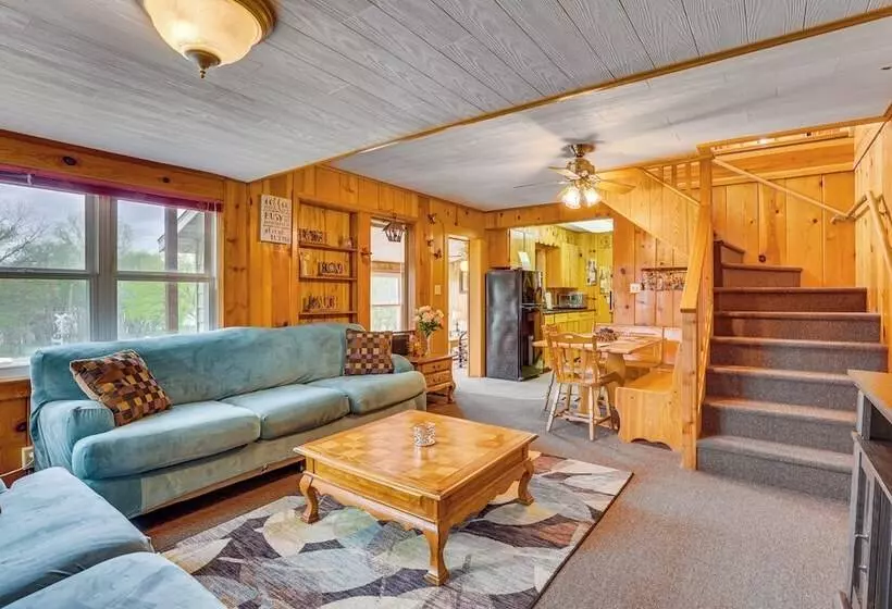 Cozy Wisconsin Cabin: Walk To Beach & Boat Ramp!