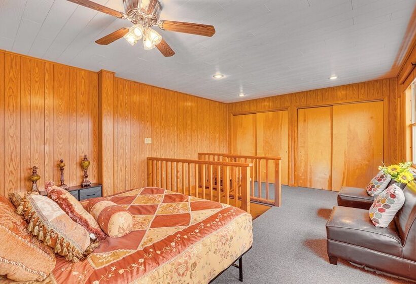 Cozy Wisconsin Cabin: Walk To Beach & Boat Ramp!