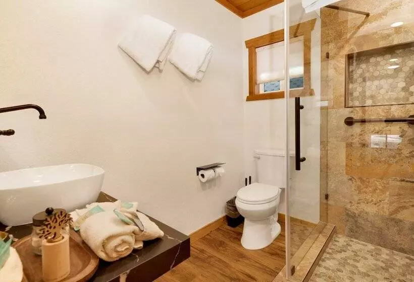 Elmwood Place #2218