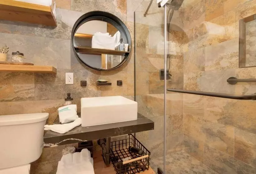 Elmwood Place #2218