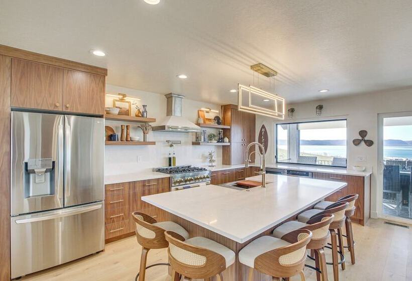 Fish Haven Gem W/ Lake View & Community Beach!