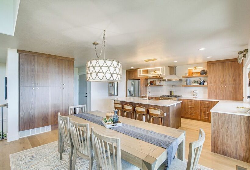 Fish Haven Gem W/ Lake View & Community Beach!