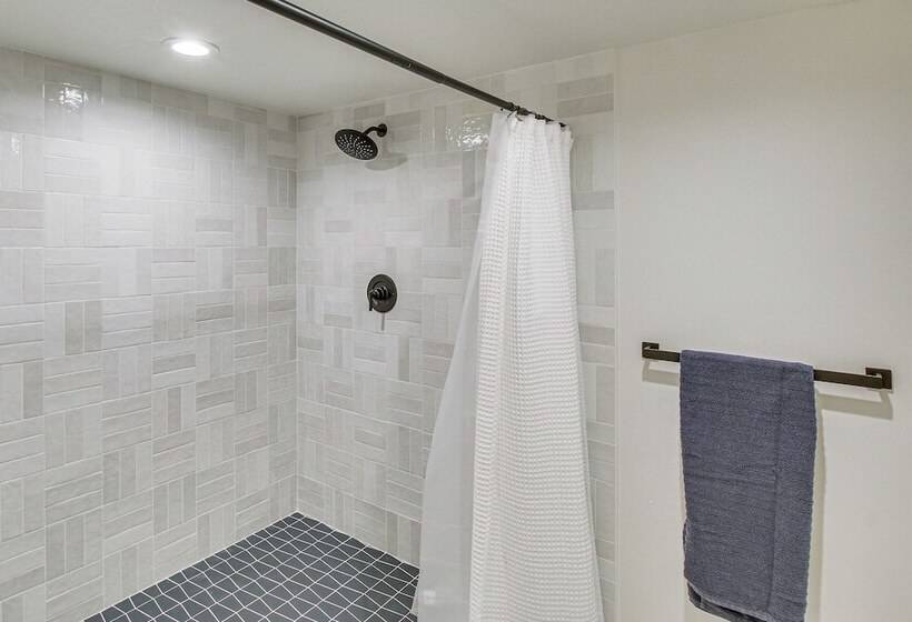 Fish Haven Gem W/ Lake View & Community Beach!