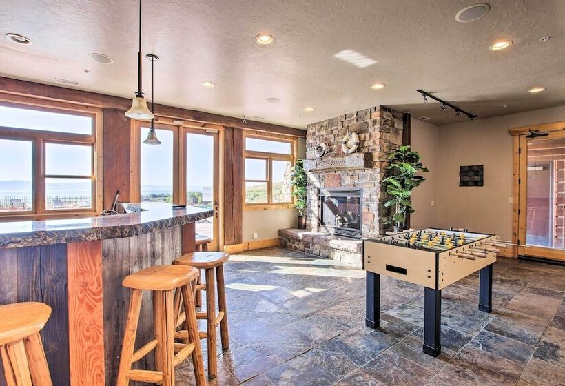 Fish Haven Gem W/ Lake View & Community Beach!