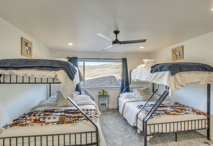 Fish Haven Gem W/ Lake View & Community Beach!