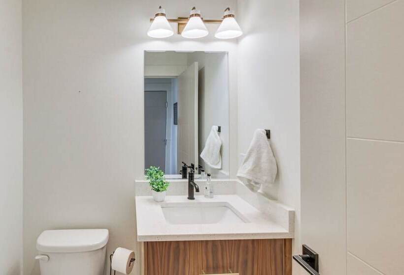 Fish Haven Gem W/ Lake View & Community Beach!