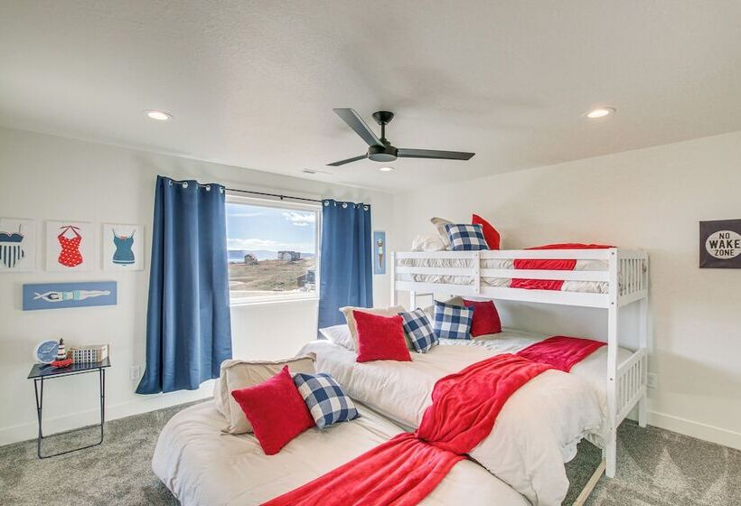 Fish Haven Gem W/ Lake View & Community Beach!