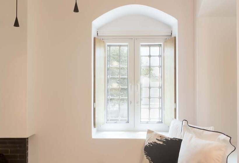 هتل Kallos Villas & Suites