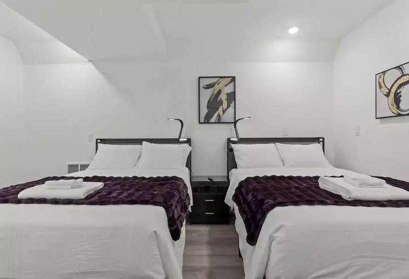 Hotelli New Season Royals, Airport West