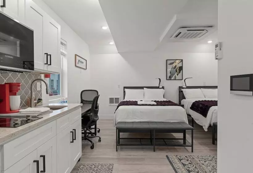 Hotelli New Season Royals, Airport West