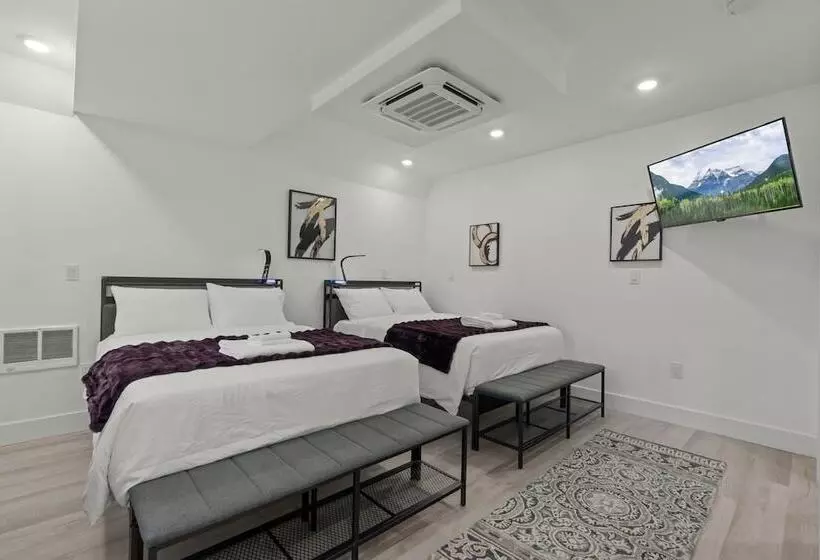 Hotelli New Season Royals, Airport West