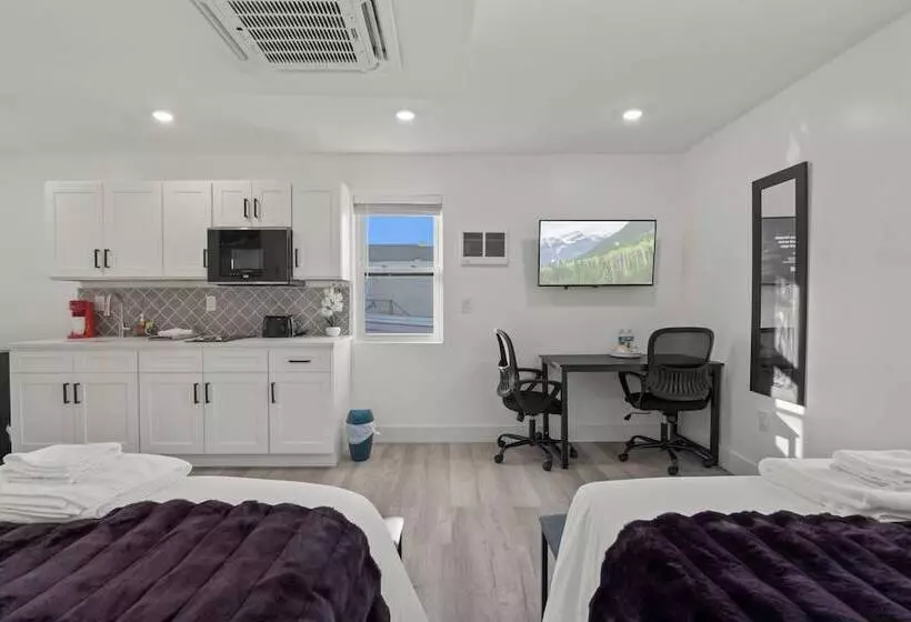 Hotelli New Season Royals, Airport West