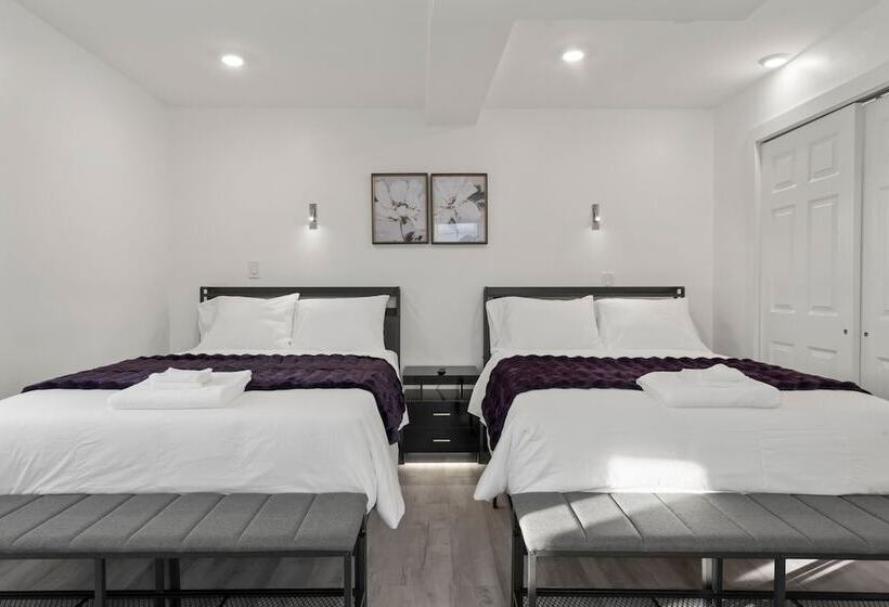 Отель New Season Royals, Airport West