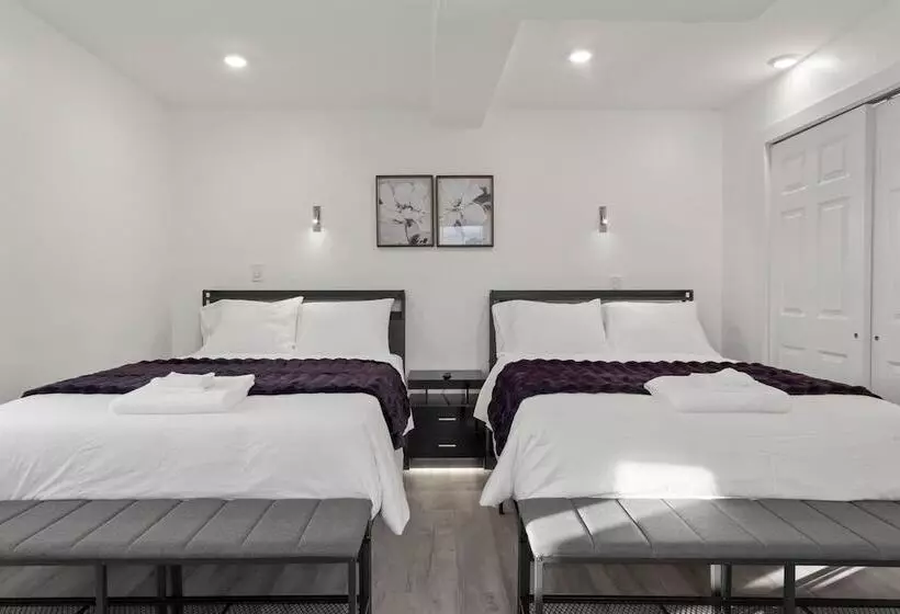 Hotelli New Season Royals, Airport West