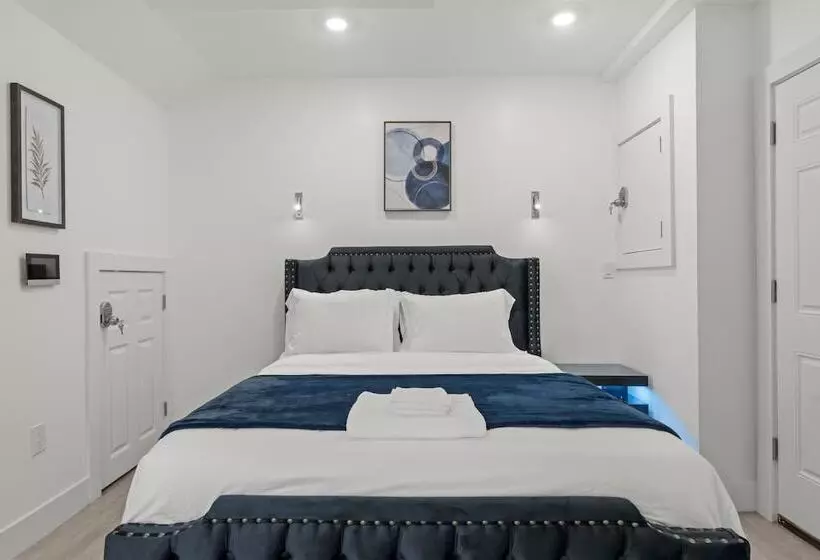 Hotelli New Season Royals, Airport West