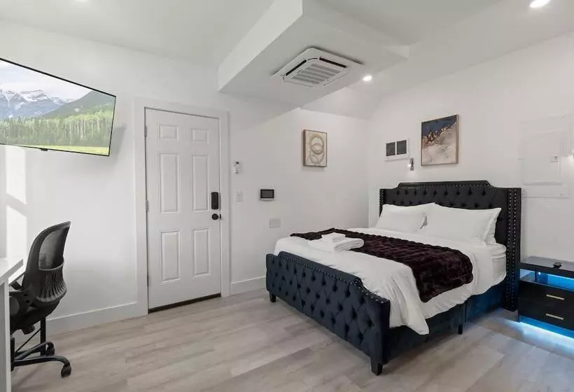 Hotelli New Season Royals, Airport West