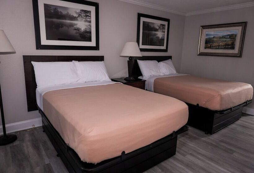 ホテル Riverside Inn And Suites