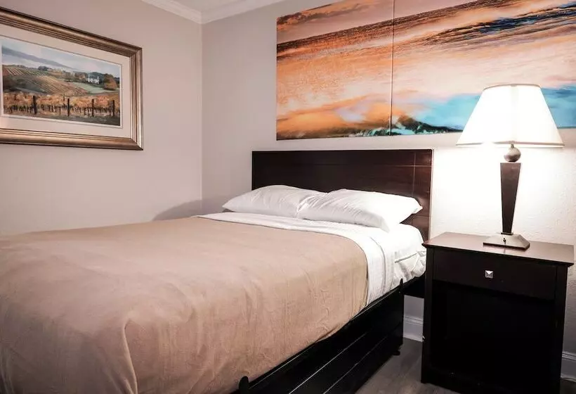 ホテル Riverside Inn And Suites