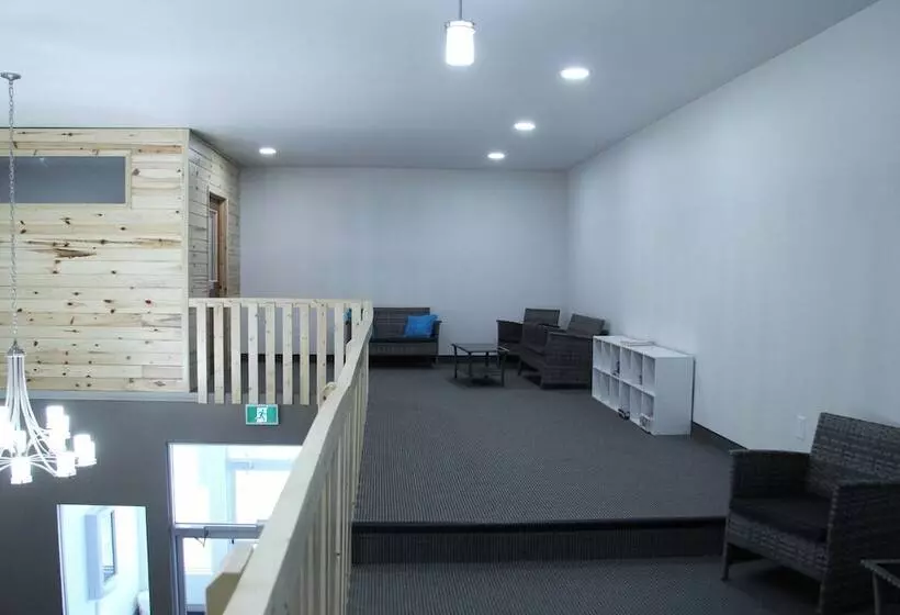 Hotelli Roadhouse 52 Inn & Suites