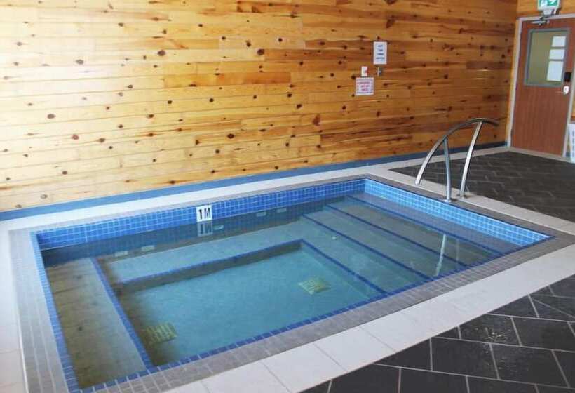 Hotel Roadhouse 52 Inn & Suites