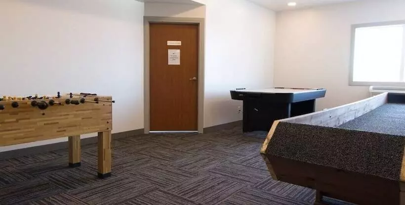 Hotelli Roadhouse 52 Inn & Suites