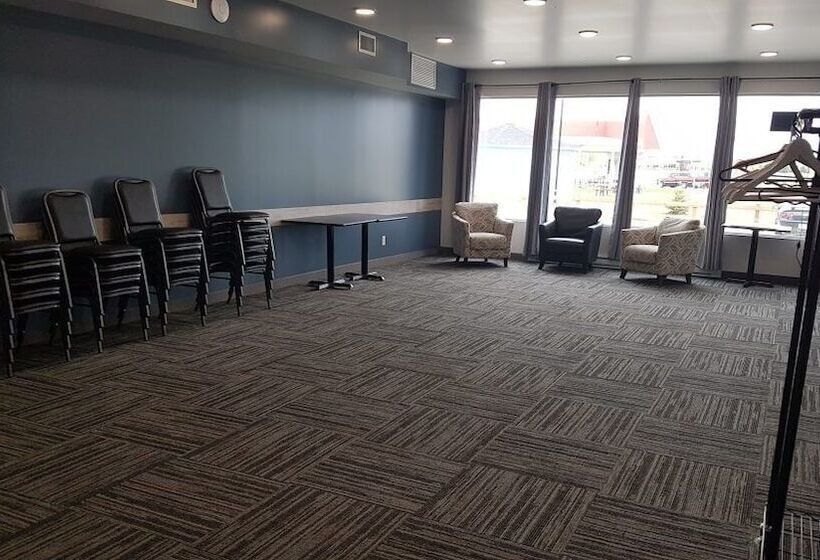 Hotel Roadhouse 52 Inn & Suites