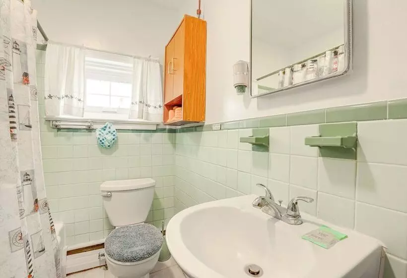 Ideally Located Villas Home: 2 Mi To Beaches!