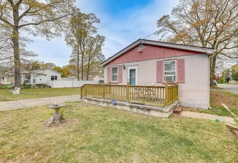 Ideally Located Villas Home: 2 Mi To Beaches!