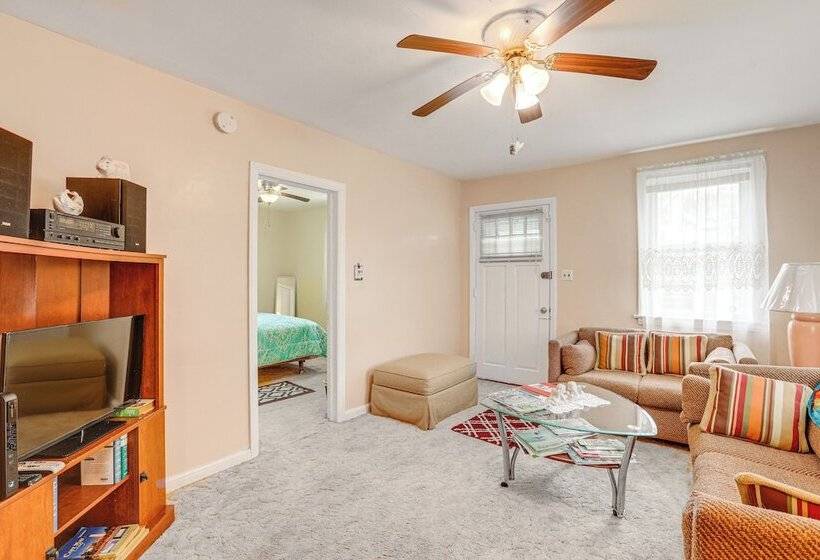 Ideally Located Villas Home: 2 Mi To Beaches!