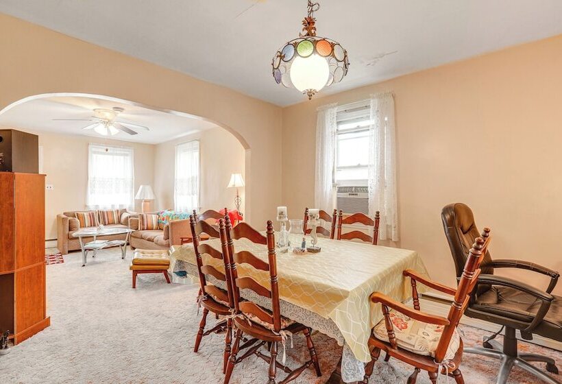 Ideally Located Villas Home: 2 Mi To Beaches!