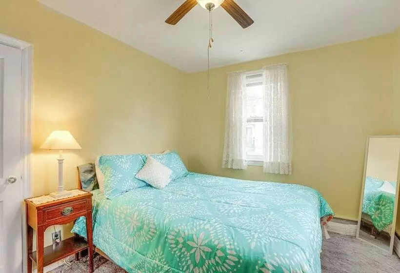 Ideally Located Villas Home: 2 Mi To Beaches!