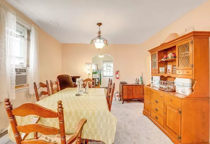 Ideally Located Villas Home: 2 Mi To Beaches!