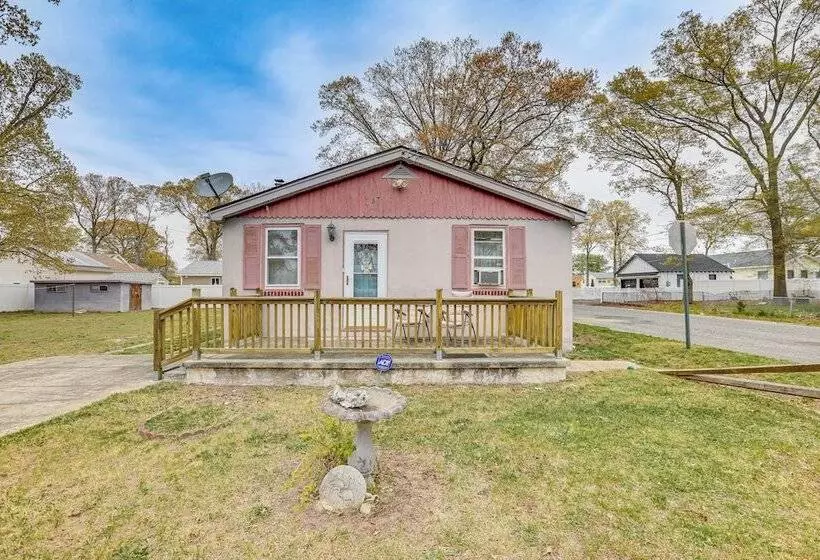 Ideally Located Villas Home: 2 Mi To Beaches!