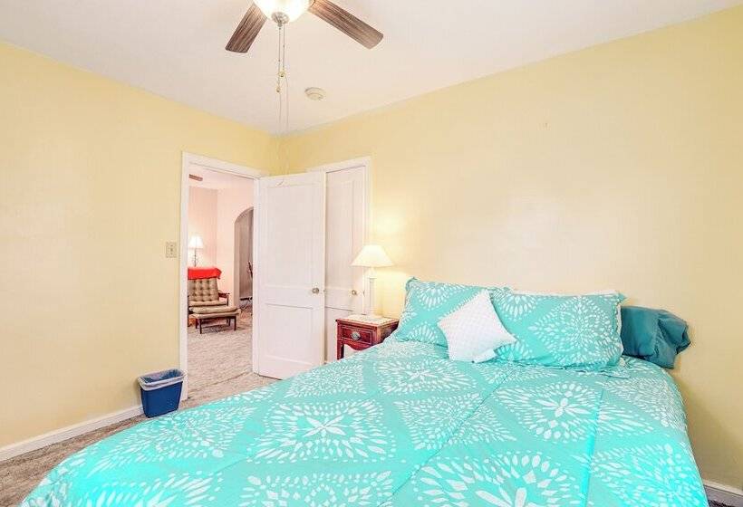 Ideally Located Villas Home: 2 Mi To Beaches!