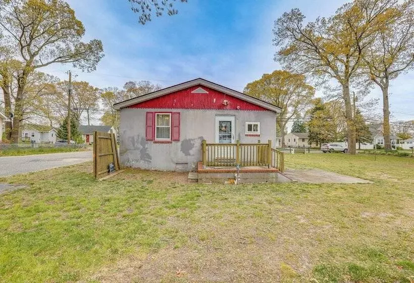 Ideally Located Villas Home: 2 Mi To Beaches!