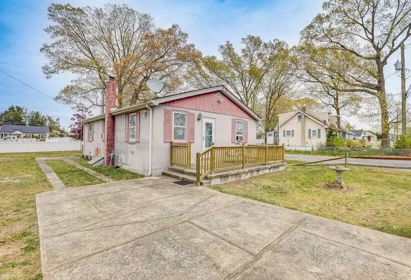 Ideally Located Villas Home: 2 Mi To Beaches!