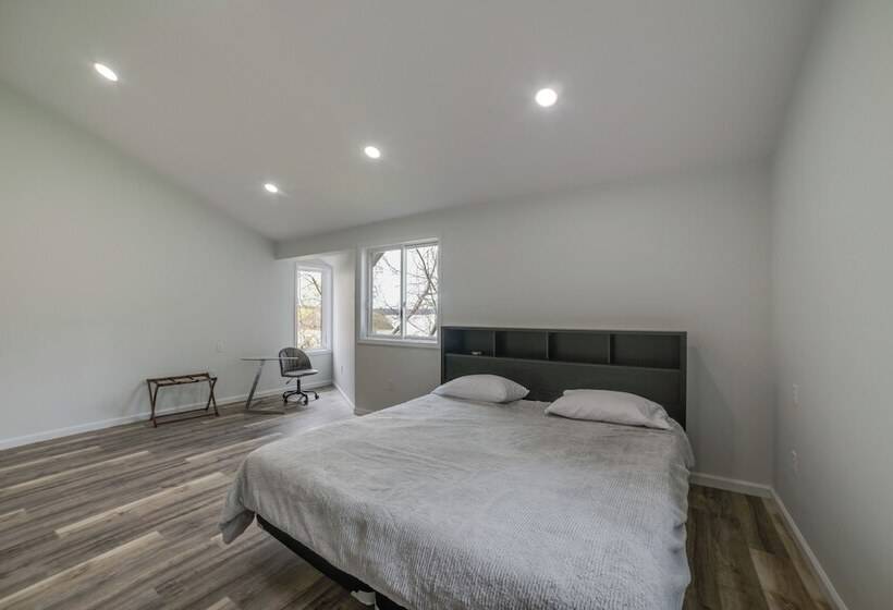 Deck W/ Lake Barkley Views: Spacious Family Home!