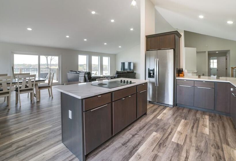 Deck W/ Lake Barkley Views: Spacious Family Home!