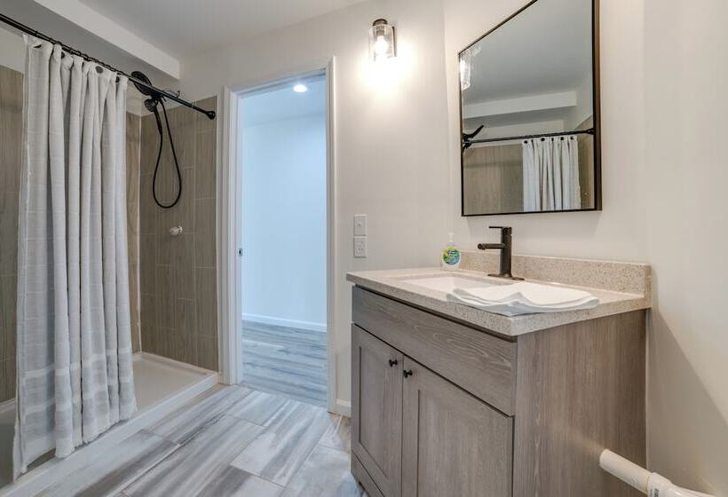 Deck W/ Lake Barkley Views: Spacious Family Home!