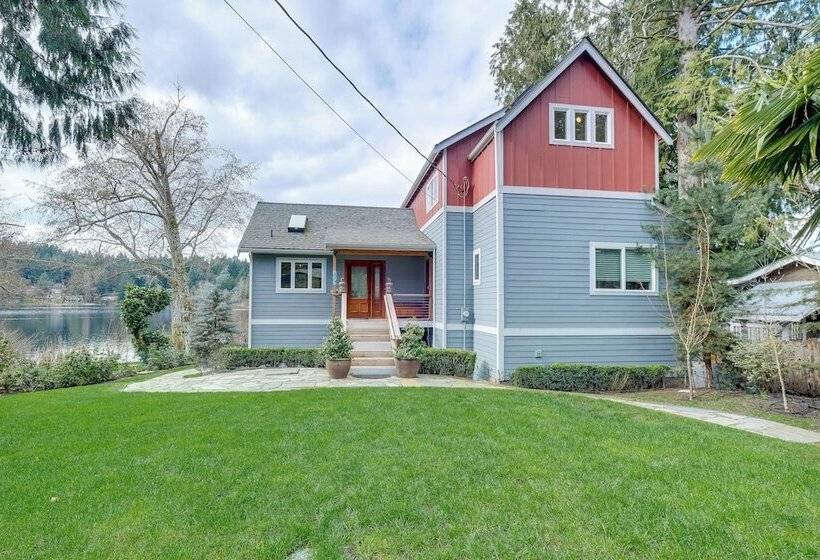 Lakefront Washington Home W/ Grill, Dock & Kayaks!
