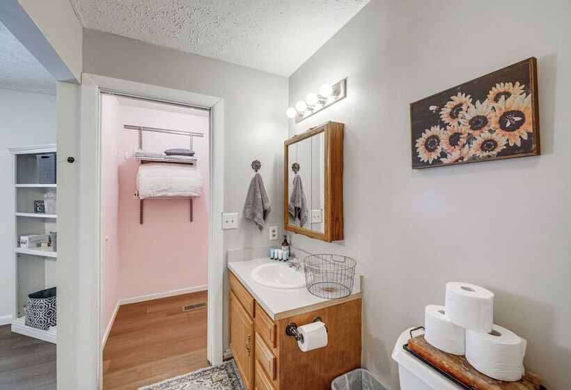 Lovely Terre Haute Home W/ Private Yard & Hot Tub!