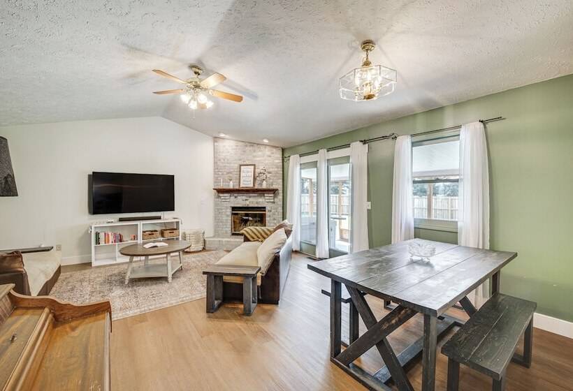 Lovely Terre Haute Home W/ Private Yard & Hot Tub!