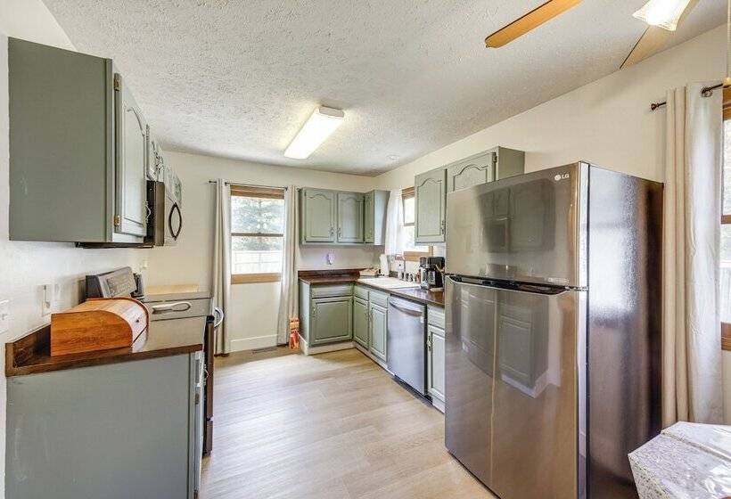 Lovely Terre Haute Home W/ Private Yard & Hot Tub!